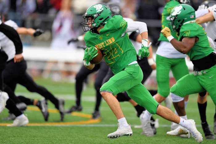Tualatin.West-Linn.6A-football-semifinal.Leon-Neuschwander.55